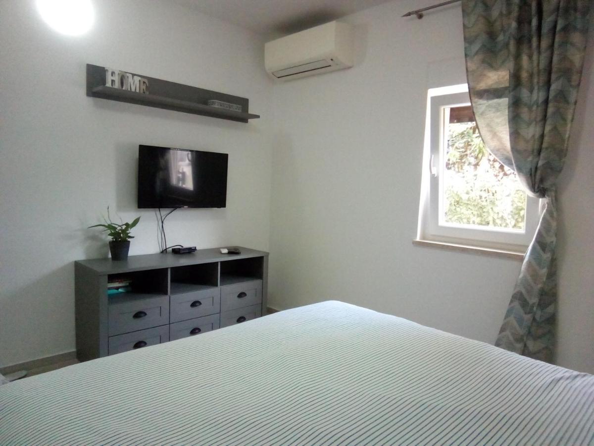 Apartments Radmila โปเรช ภายนอก รูปภาพ